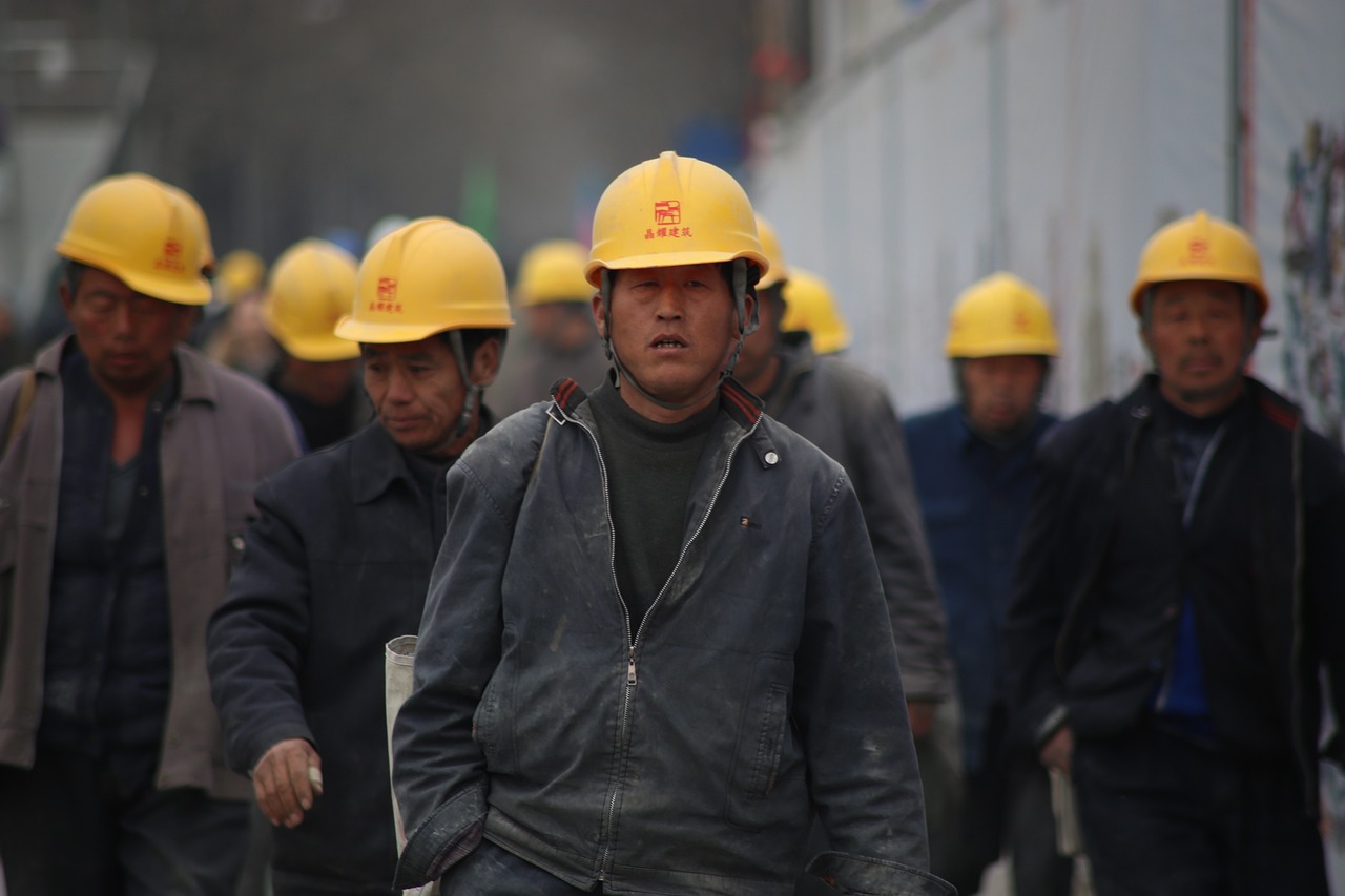 最新塑膠廠房招工信息及招聘概述，塑膠料房招工啟事