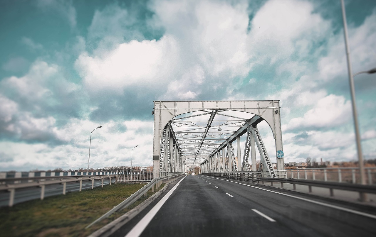 公路養(yǎng)護(hù)部門改革推動現(xiàn)代化與高效化的公路養(yǎng)護(hù)發(fā)展