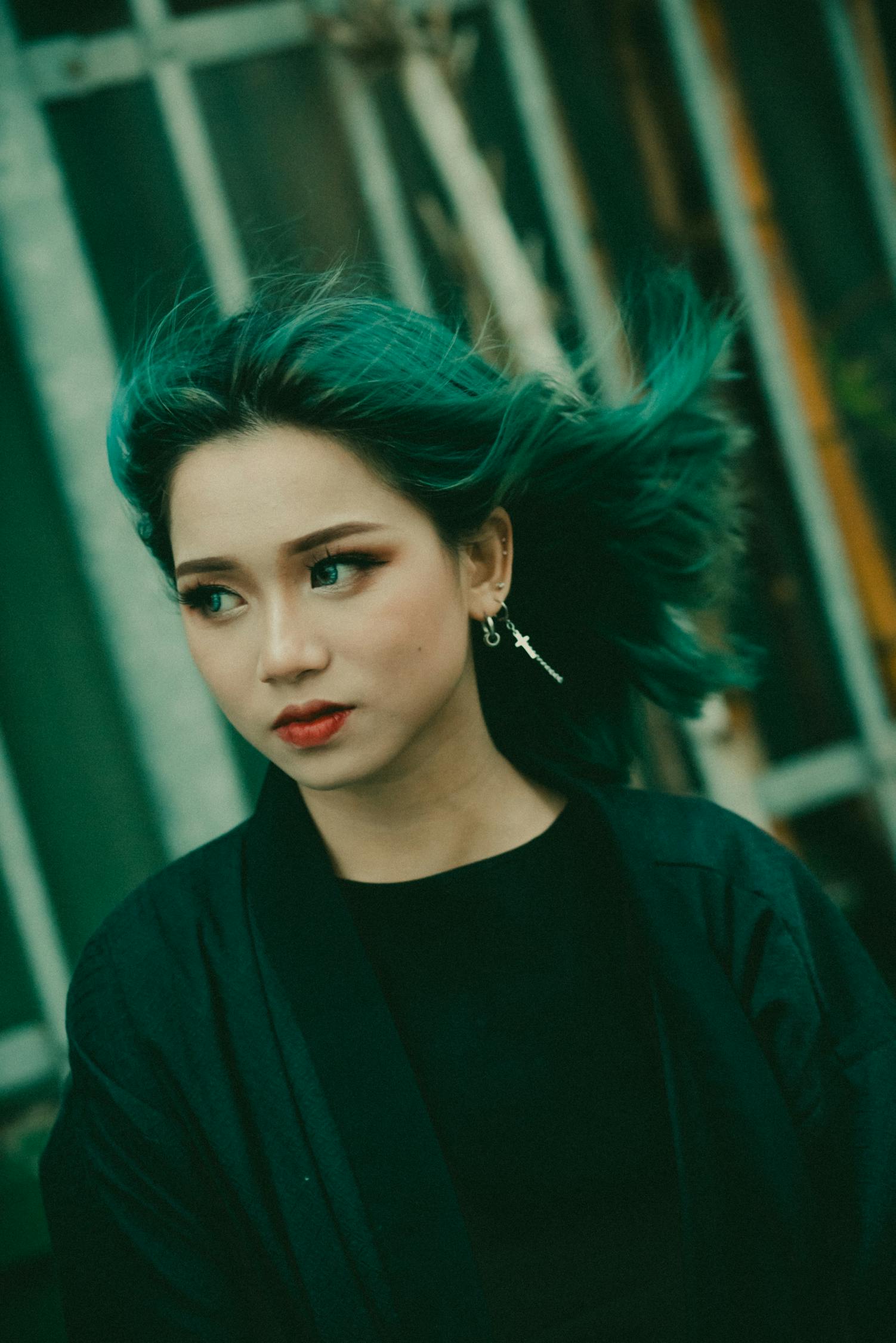 楊洋最新寫真展現(xiàn)魅力與風采，時尚風采一覽無余