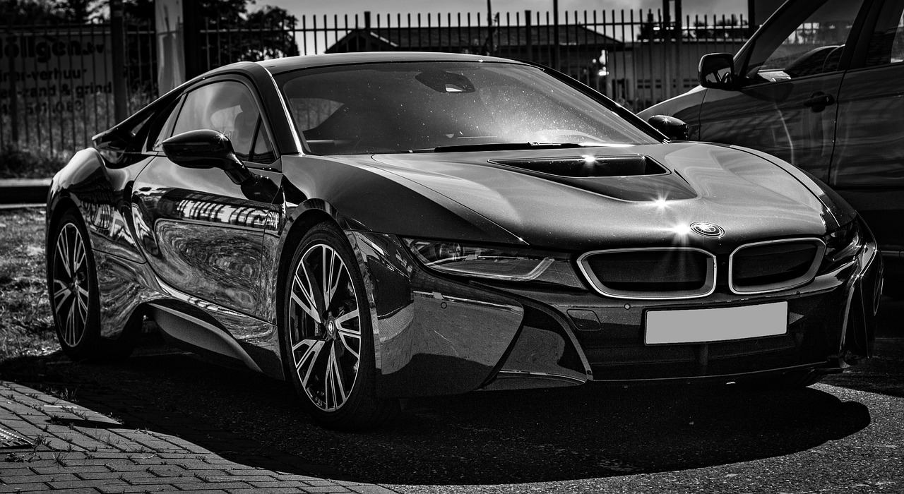 寶馬i8重新定義豪華跑車未來，最新車型展示未來趨勢